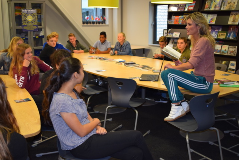 Margje Woodrow: ‘Tijdens de Literatour laat je leerlingen proeven aan boeken’